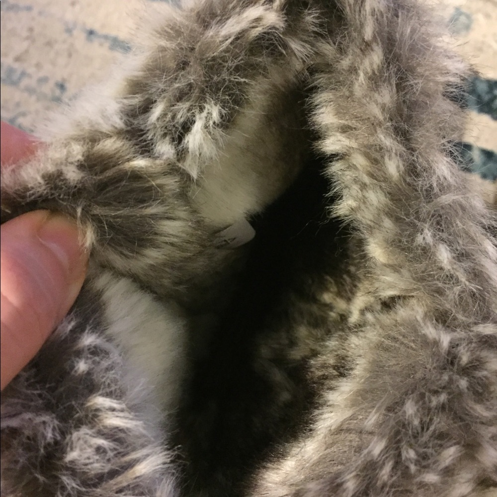 TOMS Vista Faux Fur Lined Suede Boot - Picture 12 of 13